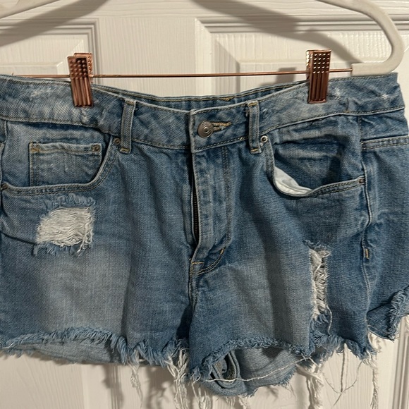 H&M distressed Jean short size 10 - Picture 1 of 3